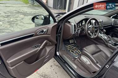 Внедорожник / Кроссовер Porsche Cayenne 2015 в 