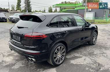 Внедорожник / Кроссовер Porsche Cayenne 2015 в 