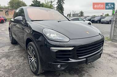 Внедорожник / Кроссовер Porsche Cayenne 2015 в 