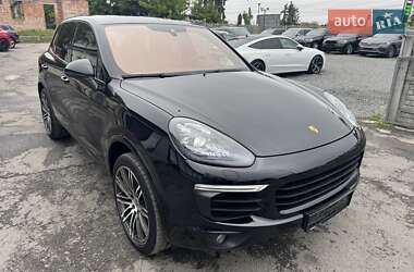 Внедорожник / Кроссовер Porsche Cayenne 2015 в 