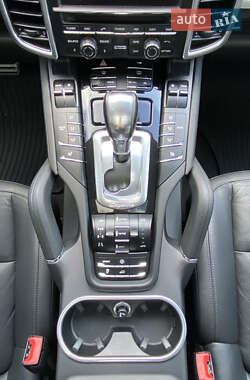 Внедорожник / Кроссовер Porsche Cayenne 2010 в 