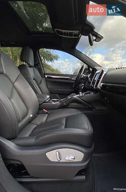 Внедорожник / Кроссовер Porsche Cayenne 2010 в 