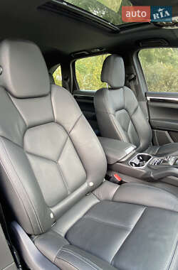 Внедорожник / Кроссовер Porsche Cayenne 2010 в 