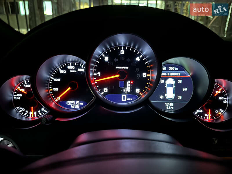 Внедорожник / Кроссовер Porsche Cayenne 2012 в Ирпене