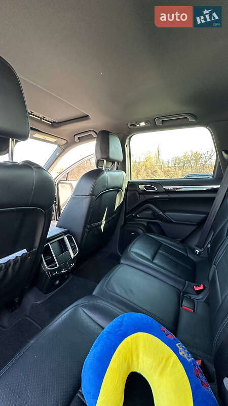 Внедорожник / Кроссовер Porsche Cayenne 2012 в Ирпене