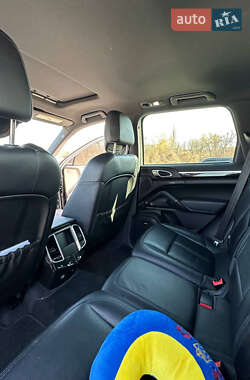 Позашляховик / Кросовер Porsche Cayenne 2012 в 