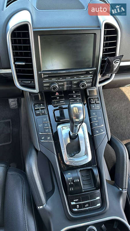 Внедорожник / Кроссовер Porsche Cayenne 2012 в Ирпене