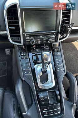 Позашляховик / Кросовер Porsche Cayenne 2012 в 