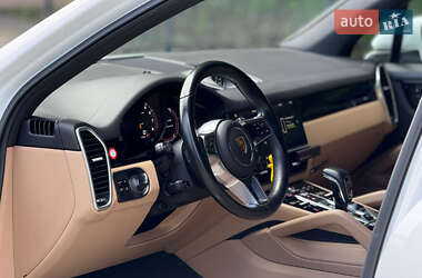 Внедорожник / Кроссовер Porsche Cayenne 2021 в 