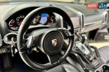 Внедорожник / Кроссовер Porsche Cayenne 2011 в 