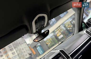Внедорожник / Кроссовер Porsche Cayenne 2011 в 