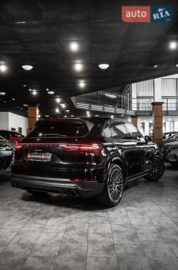 Позашляховик / Кросовер Porsche Cayenne 2020 в 