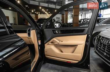 Позашляховик / Кросовер Porsche Cayenne 2020 в 