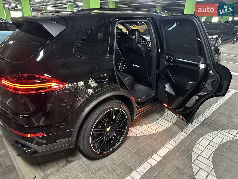 Позашляховик / Кросовер Porsche Cayenne 2015 в Києві