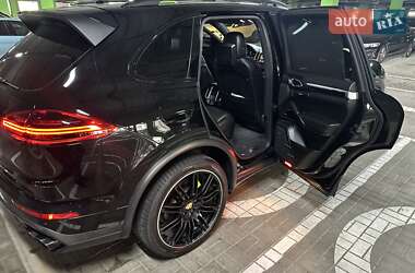 Позашляховик / Кросовер Porsche Cayenne 2015 в 