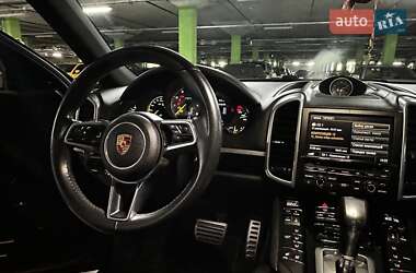 Позашляховик / Кросовер Porsche Cayenne 2015 в 
