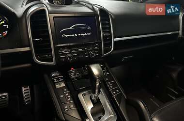 Позашляховик / Кросовер Porsche Cayenne 2015 в 