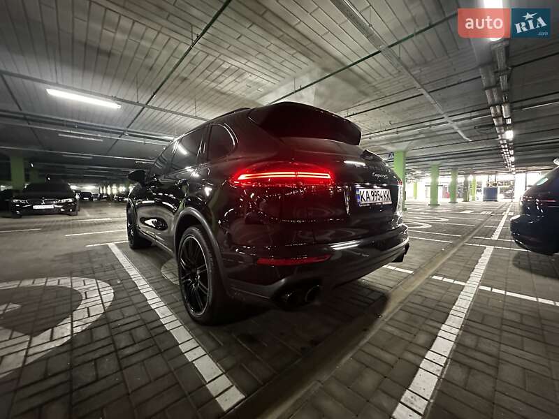 Позашляховик / Кросовер Porsche Cayenne 2015 в Києві