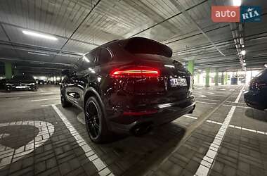 Позашляховик / Кросовер Porsche Cayenne 2015 в 