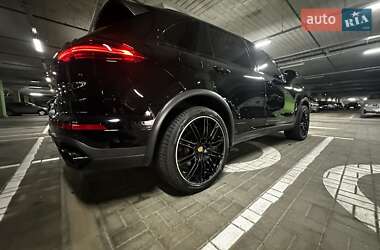 Позашляховик / Кросовер Porsche Cayenne 2015 в 
