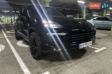 Позашляховик / Кросовер Porsche Cayenne 2015 в 