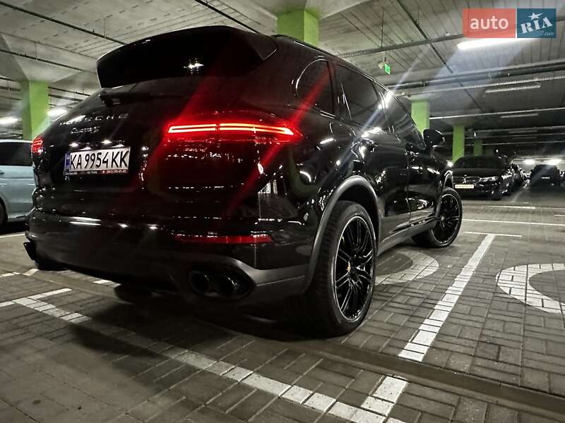 Позашляховик / Кросовер Porsche Cayenne 2015 в Києві