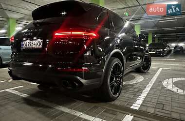 Позашляховик / Кросовер Porsche Cayenne 2015 в 