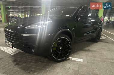 Позашляховик / Кросовер Porsche Cayenne 2015 в 