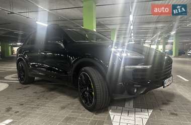 Позашляховик / Кросовер Porsche Cayenne 2015 в 