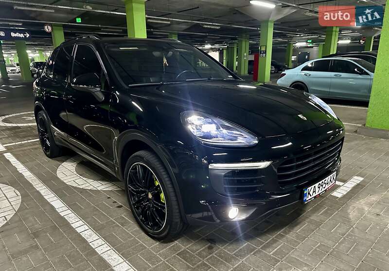 Позашляховик / Кросовер Porsche Cayenne 2015 в 