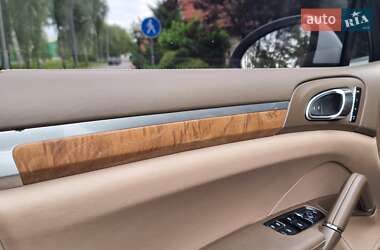 Внедорожник / Кроссовер Porsche Cayenne 2013 в 