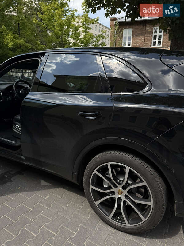 Внедорожник / Кроссовер Porsche Cayenne 2021 в Киеве