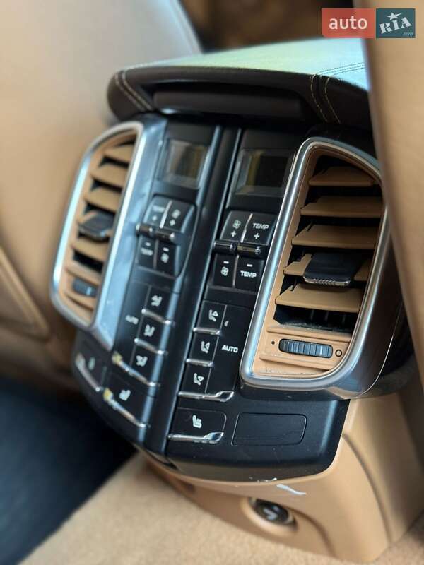 Внедорожник / Кроссовер Porsche Cayenne 2013 в Коростене