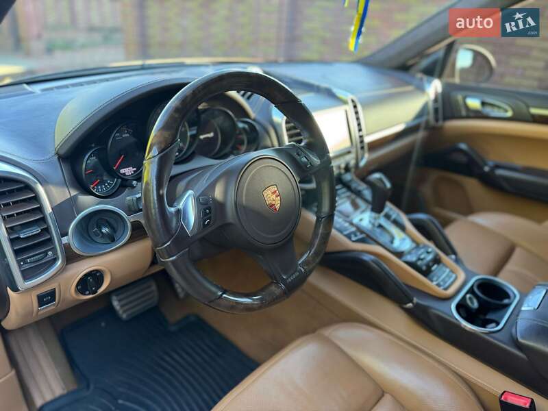 Внедорожник / Кроссовер Porsche Cayenne 2013 в Коростене