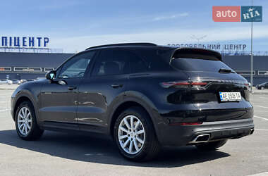 Внедорожник / Кроссовер Porsche Cayenne 2017 в 