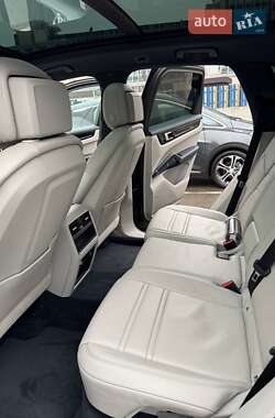 Внедорожник / Кроссовер Porsche Cayenne 2019 в 