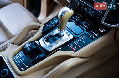 Позашляховик / Кросовер Porsche Cayenne 2012 в 