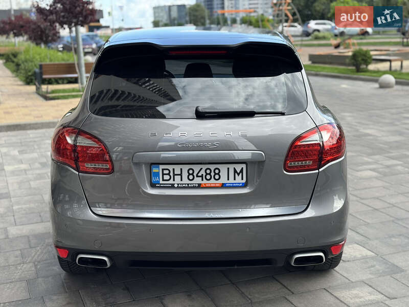 Внедорожник / Кроссовер Porsche Cayenne 2012 в Киеве