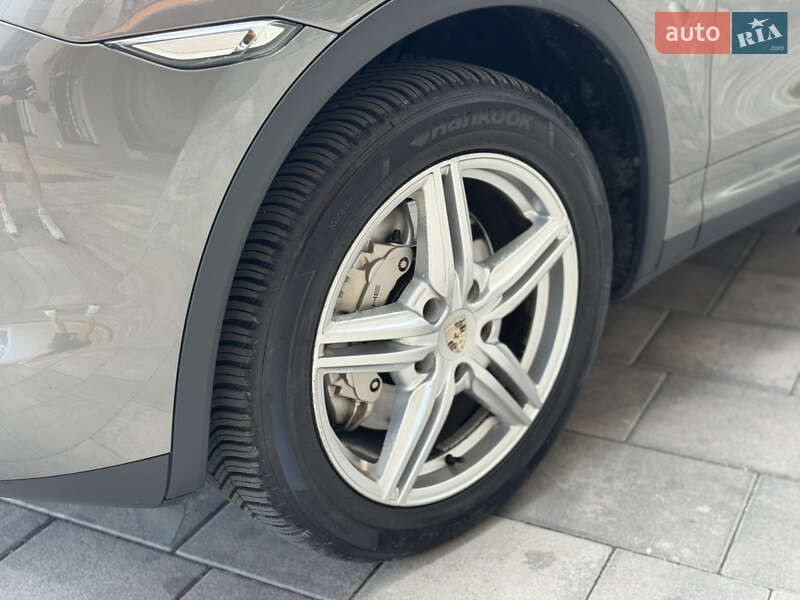 Внедорожник / Кроссовер Porsche Cayenne 2012 в Киеве