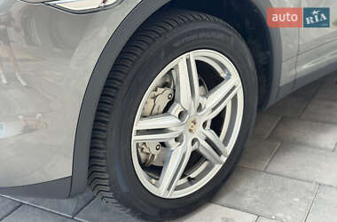 Внедорожник / Кроссовер Porsche Cayenne 2012 в 