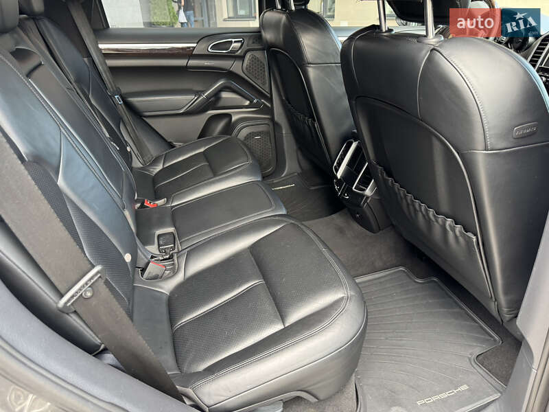 Внедорожник / Кроссовер Porsche Cayenne 2012 в Киеве