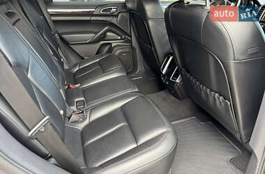 Внедорожник / Кроссовер Porsche Cayenne 2012 в 