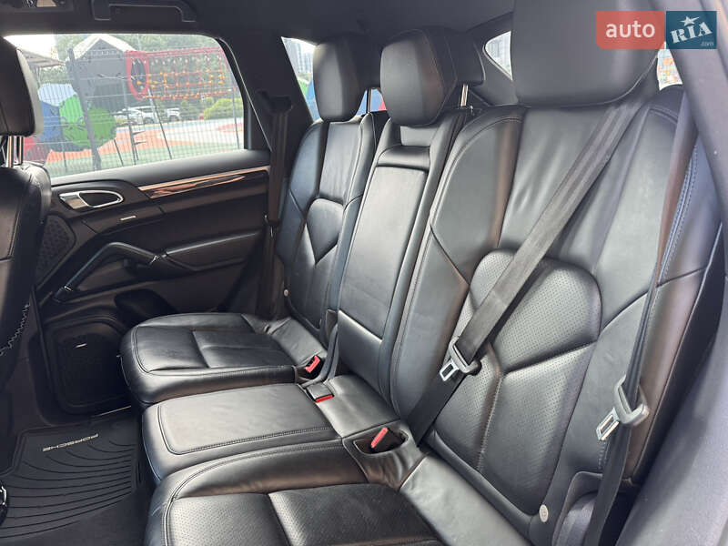 Внедорожник / Кроссовер Porsche Cayenne 2012 в Киеве