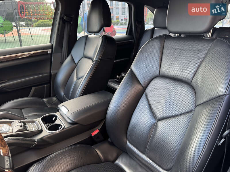 Внедорожник / Кроссовер Porsche Cayenne 2012 в Киеве
