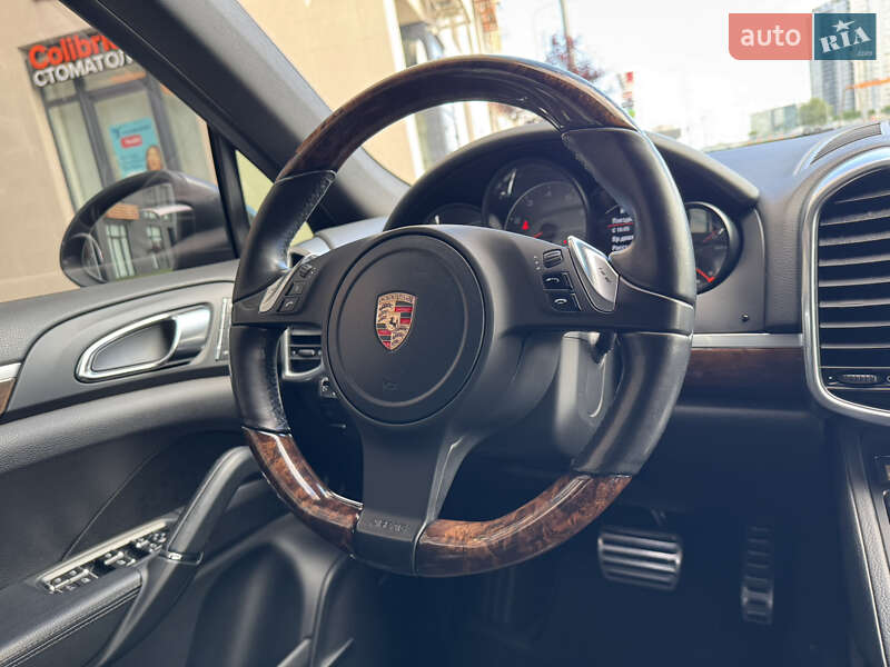 Внедорожник / Кроссовер Porsche Cayenne 2012 в Киеве