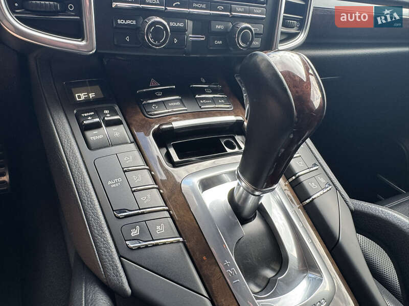 Внедорожник / Кроссовер Porsche Cayenne 2012 в Киеве