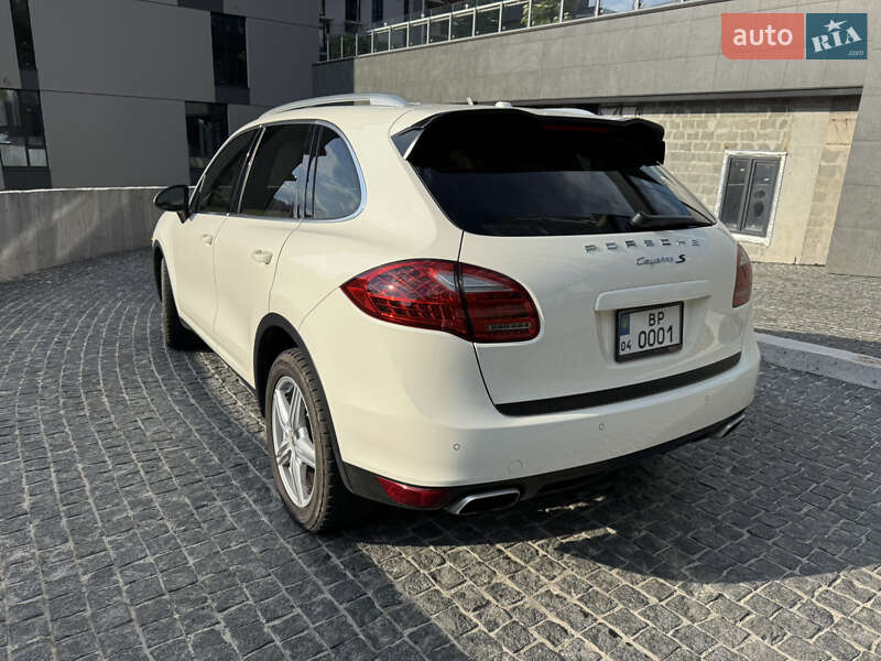 Внедорожник / Кроссовер Porsche Cayenne 2011 в Днепре