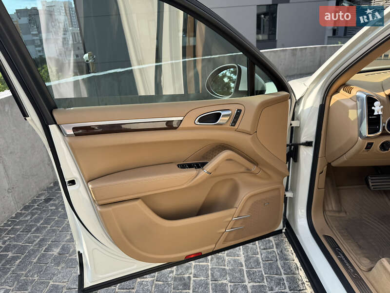 Внедорожник / Кроссовер Porsche Cayenne 2011 в Днепре