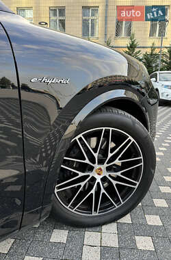 Внедорожник / Кроссовер Porsche Cayenne 2024 в 
