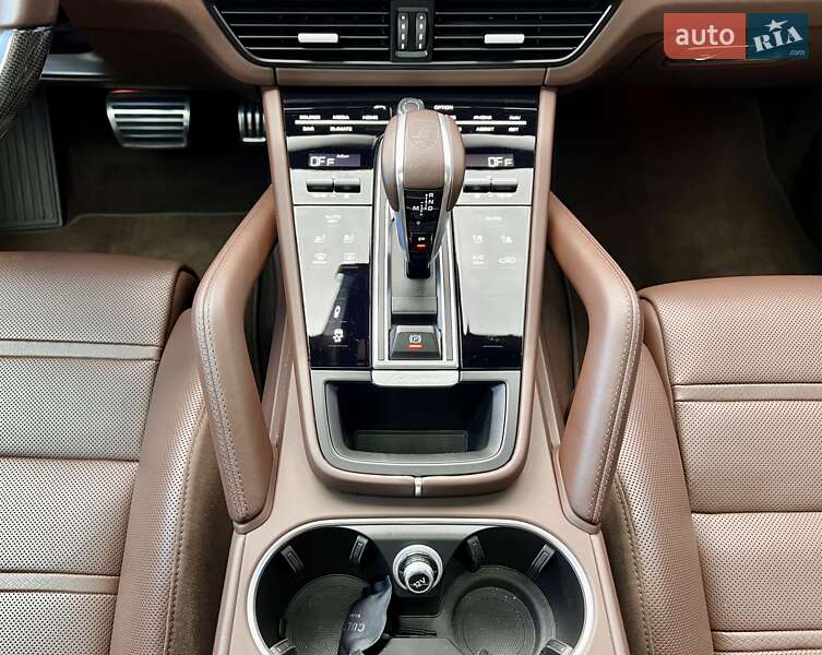 Внедорожник / Кроссовер Porsche Cayenne 2022 в Киеве
